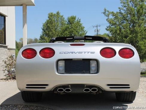 Used 2002 Chevrolet Corvette Coupe w/ Preferred Equipment Group2 RWD image 16