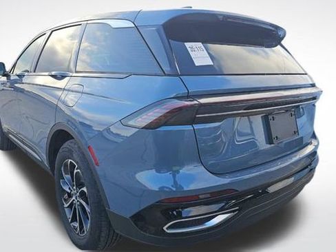 Used 2025 Lincoln Nautilus Premier image 7