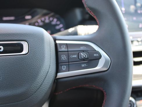 Used 2025 Jeep Compass Trailhawk AWD/4WD image 35