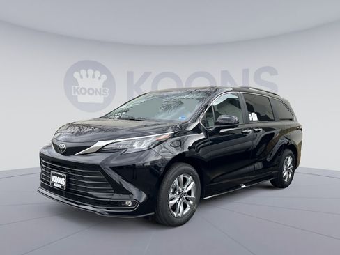 New 2026 Toyota Sienna XLE image 1