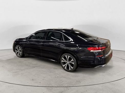 Used 2021 Volkswagen Passat 2.0T SE FWD image 3