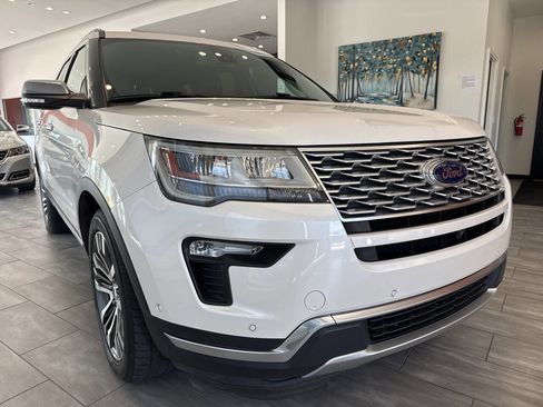 Used 2018 Ford Explorer Platinum AWD/4WD image 2