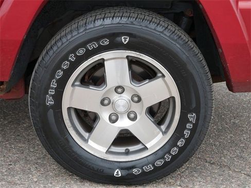 Used 2010 Jeep Commander Sport image 10