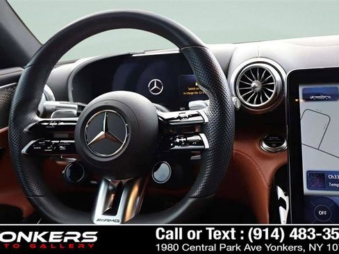 Used 2022 Mercedes-Benz SL 55 AMG 4MATIC w/ Driver Assistance Package image 34