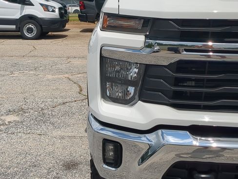 Used 2024 Chevrolet Silverado 2500 LT w/ Convenience Package AWD/4WD image 8