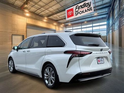 Certified 2021 Toyota Sienna Platinum image 6