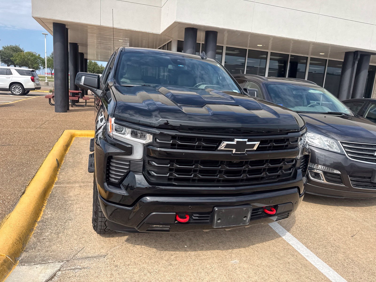 Used 2024 Chevrolet Silverado 1500 LT Trail Boss w/ LT Trail Boss Premium Package AWD/4WD image 3