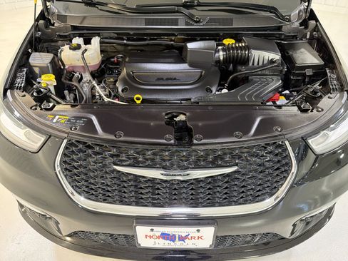 Used 2025 Chrysler Pacifica Select FWD image 30