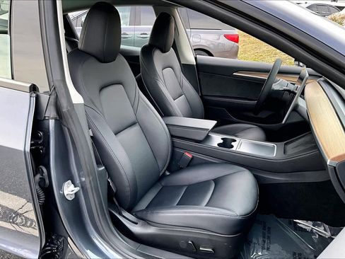 Used 2023 Tesla Model 3 Standard Range image 9