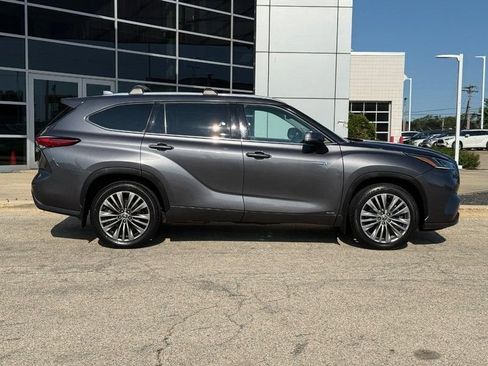 Used 2021 Toyota Highlander Platinum AWD/4WD image 2