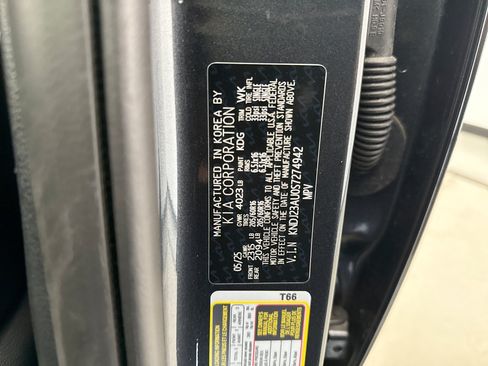 Used 2025 Kia Soul LX w/ LX Technology Package FWD image 19