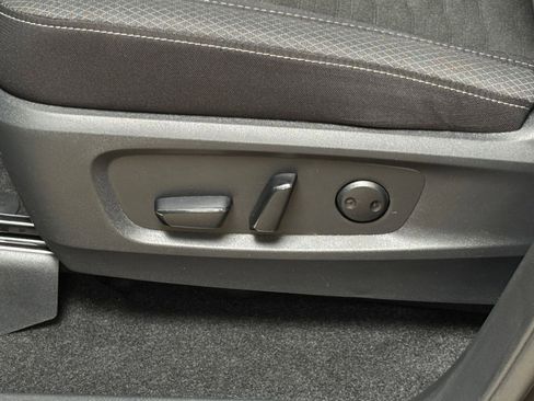 Used 2025 Nissan Pathfinder SV FWD image 22