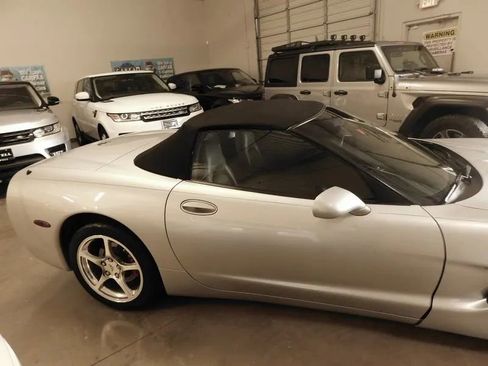 Used 2001 Chevrolet Corvette w/ Preferred Equipment Group2 image 9