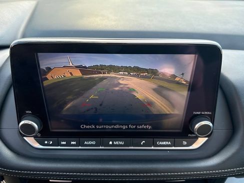 Used 2024 Nissan Rogue SV FWD image 22