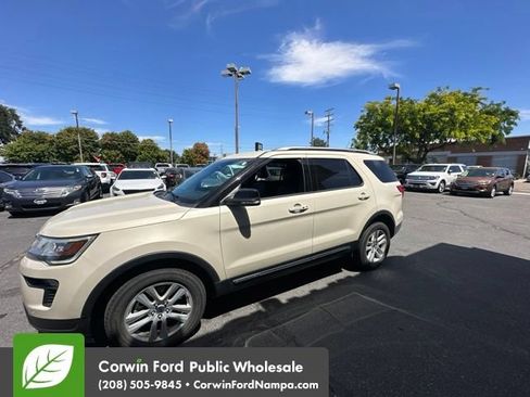 Used 2018 Ford Explorer XLT w/ Equipment Group 202A AWD/4WD image 5