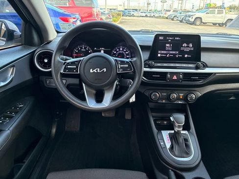 Used 2022 Kia Forte LXS FWD image 14
