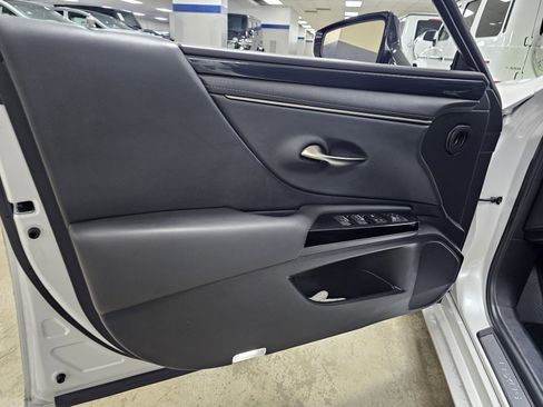 Used 2023 Lexus ES 350 image 11