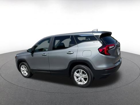 Used 2024 GMC Terrain SLE image 10