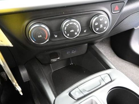Used 2024 Chevrolet Trax RS FWD image 22