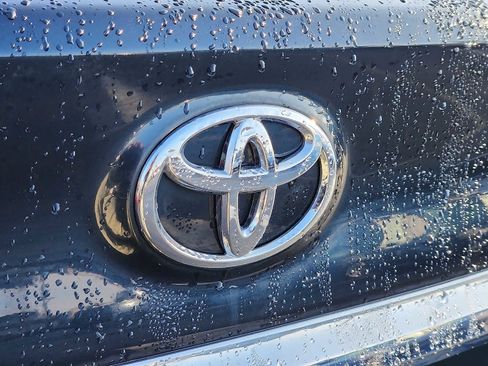 Used 2015 Toyota Camry XLE image 27