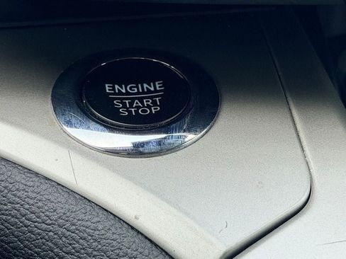 Certified 2022 Ford Explorer XLT w/ Equipment Group 202A RWD image 26