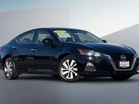 Used 2022 Nissan Altima 2.5 S image 2