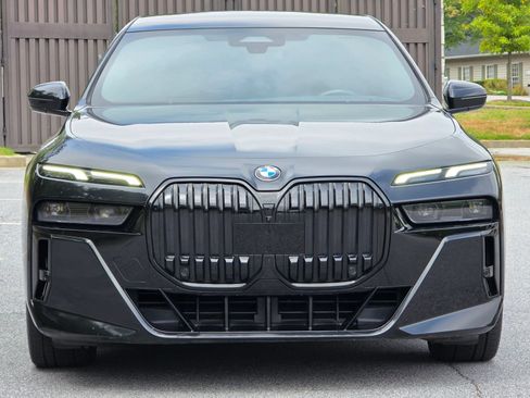 Used 2023 BMW 740i w/ Parking Assistance Package RWD image 10