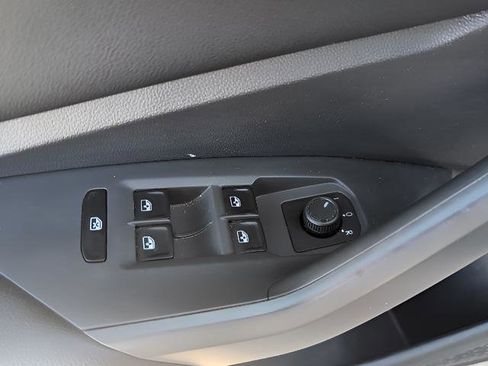 Used 2019 Volkswagen Jetta S image 9