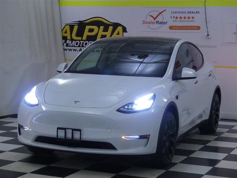 Used 2023 Tesla Model Y AWD image 4
