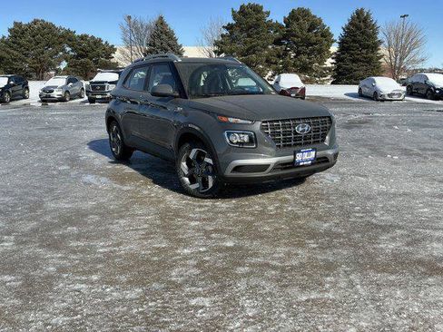 New 2025 Hyundai Venue SEL image 3