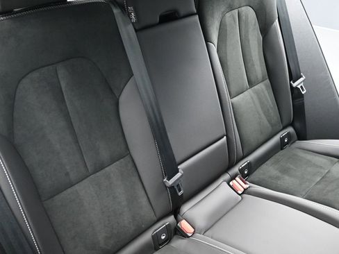 Used 2023 Volvo XC40 B5 Plus w/ Climate Package image 12