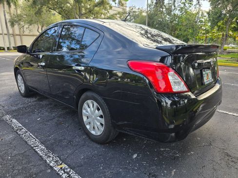 Used 2015 Nissan Versa SV FWD image 3