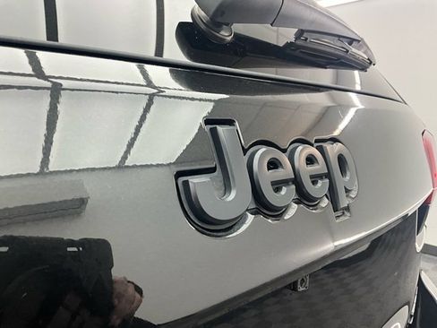 Used 2016 Jeep Grand Cherokee SRT image 26