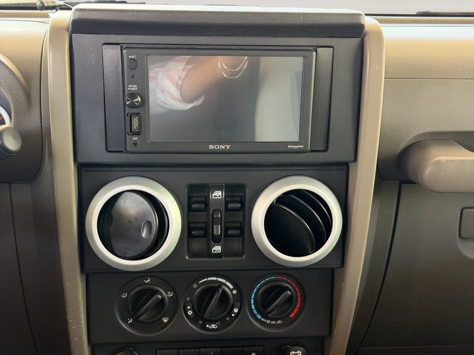 Used 2010 Jeep Wrangler Unlimited Sahara w/ Dual Top Group AWD/4WD image 16