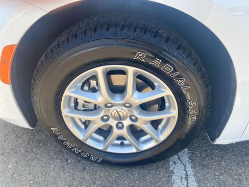 Used 2023 Chrysler Pacifica Touring-L image 31