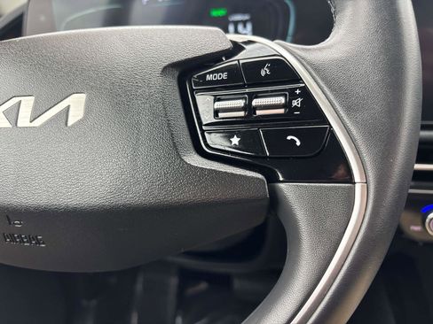 Used 2024 Kia Niro EX image 16