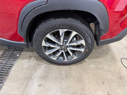 Used 2025 Toyota Corolla Cross XLE image 37