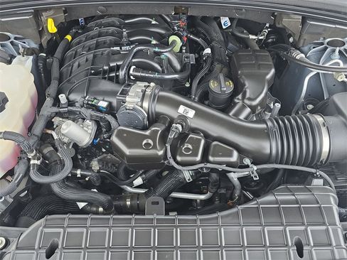 Used 2025 Jeep Grand Cherokee Limited w/ Black Appearance Package image 31