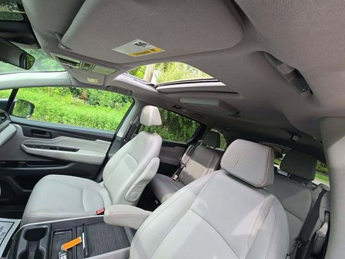Used 2018 Honda Odyssey Touring image 9
