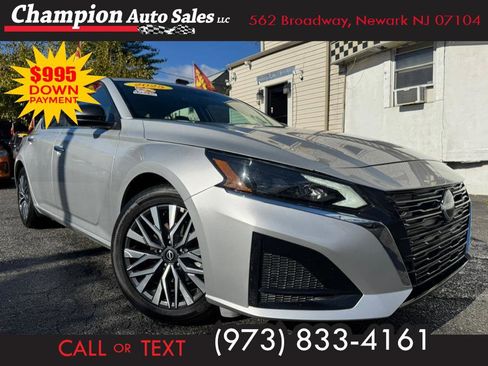 Used 2025 Nissan Altima 2.5 SV image 1