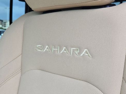 Used 2018 Jeep Wrangler Unlimited Sahara AWD/4WD image 11