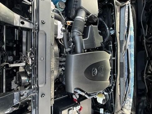 Certified 2020 Toyota Tacoma Limited AWD/4WD image 2