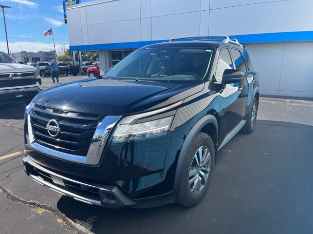Used 2023 Nissan Pathfinder SL AWD/4WD image 3
