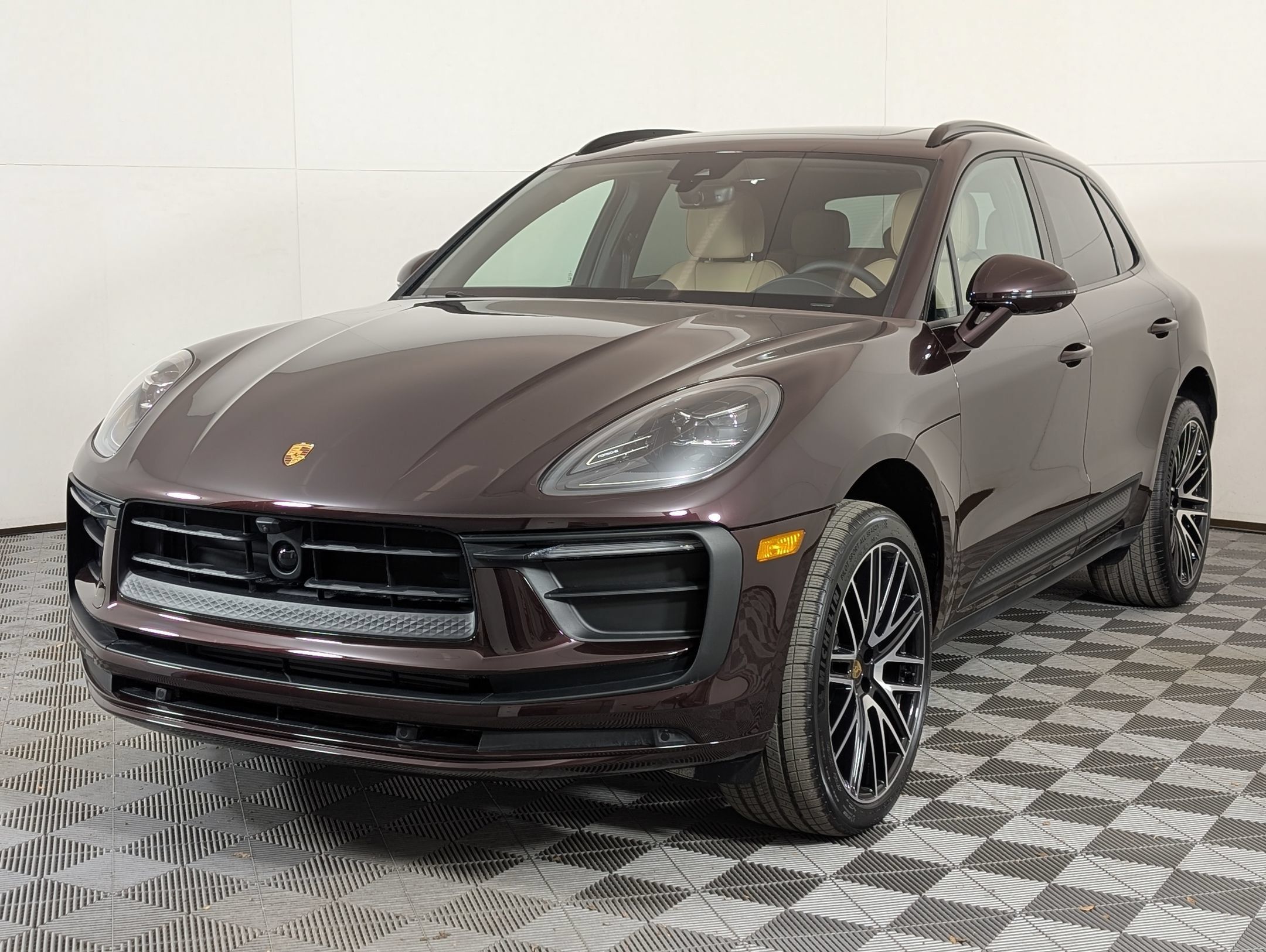 Used 2026 Porsche Macan AWD/4WD image 1