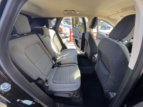 Used 2020 Ford Escape SE image 34