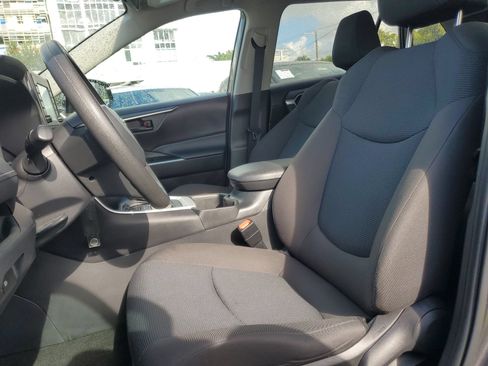 Used 2022 Toyota RAV4 LE FWD image 19