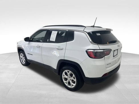 Used 2024 Jeep Compass Latitude AWD/4WD image 3