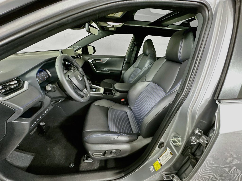 Used 2025 Toyota RAV4 XSE w/ Advanced Technology Package AWD/4WD image 21