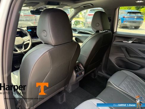 Used 2025 Volkswagen Tiguan SEL R-Line AWD/4WD image 11