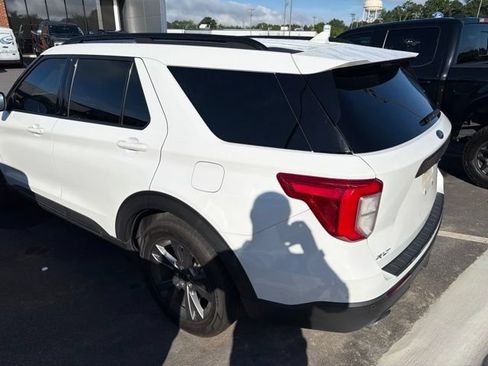 Certified 2021 Ford Explorer XLT w/ Equipment Group 202A RWD image 4